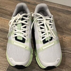 On Cloudgo Women’s Road Running Shoes - Size 7.5 White/Meadow Green